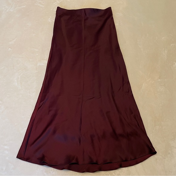 Evereve Maddie Satin Skirt Medium - Picture 5 of 7
